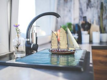 touchless faucet handless