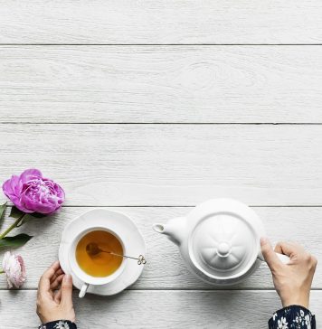 10 Best Teapot For Keeping Tea Hot in 2020 | High Quality Teapots For Practical Use best teapot