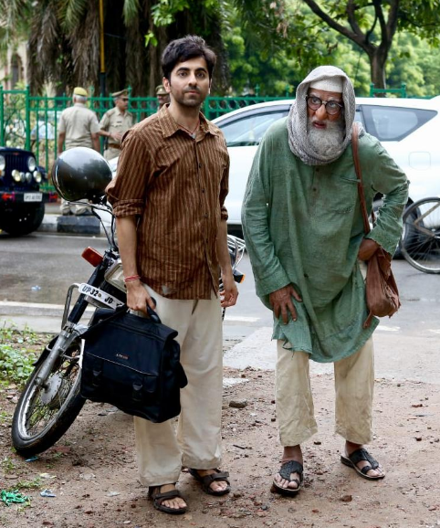 gulabo sitabo movie poster