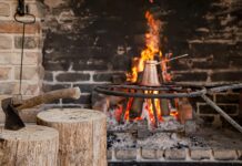 How to Build a Simple Fire Pit With Bricks?